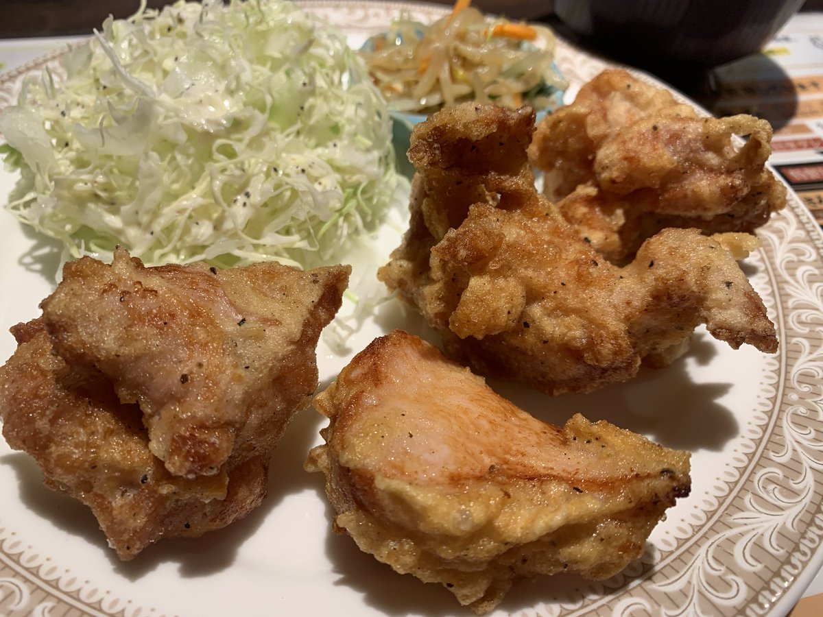 cheemo_jp's tweet photo. 本日のランチは、ザンギ1番さんで、塩ザンギ定食や😎　脂がうまーーーーーい✨ https://t.co/8b58ivMeS4