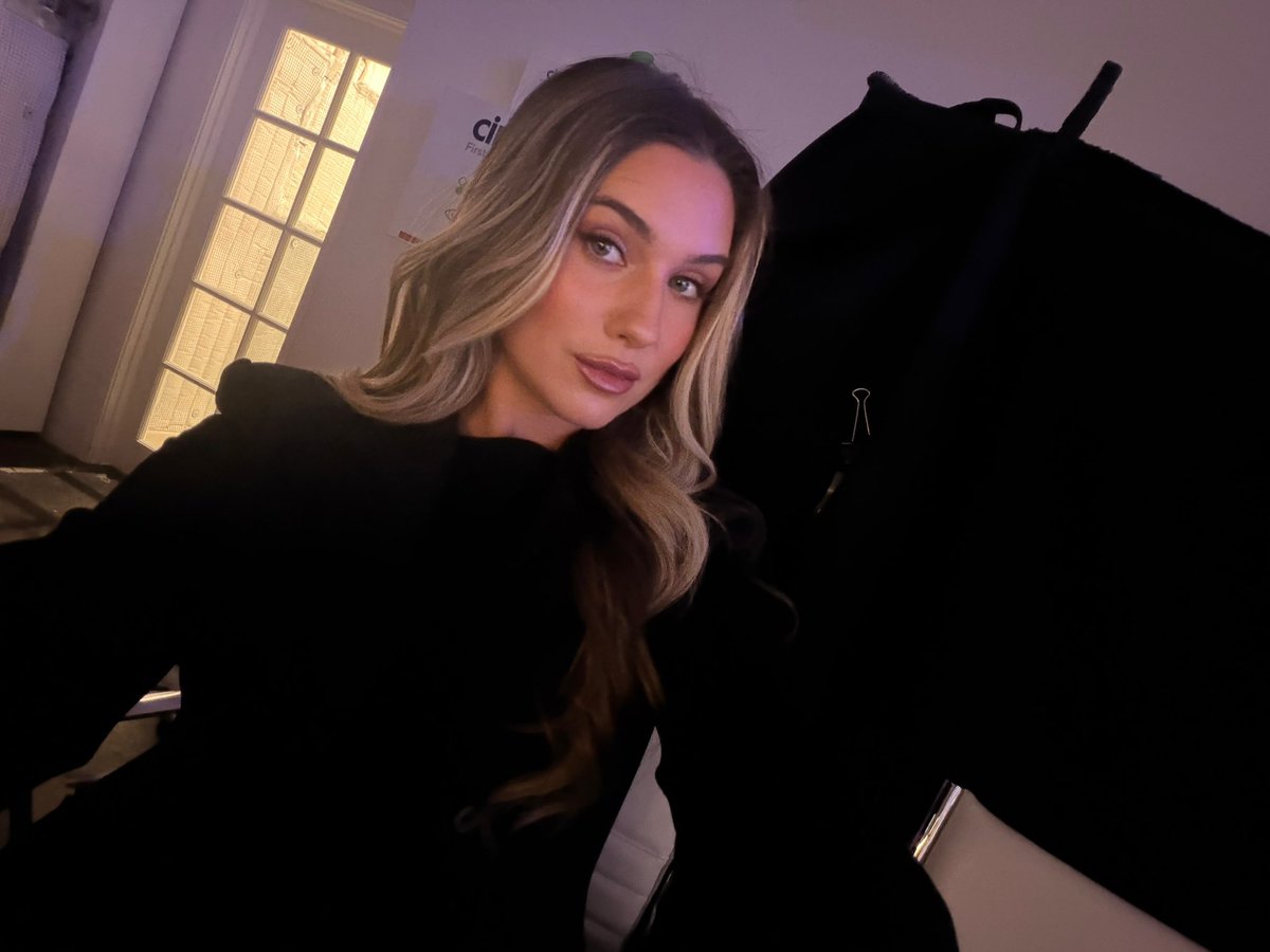 Emily Saves America tweet media