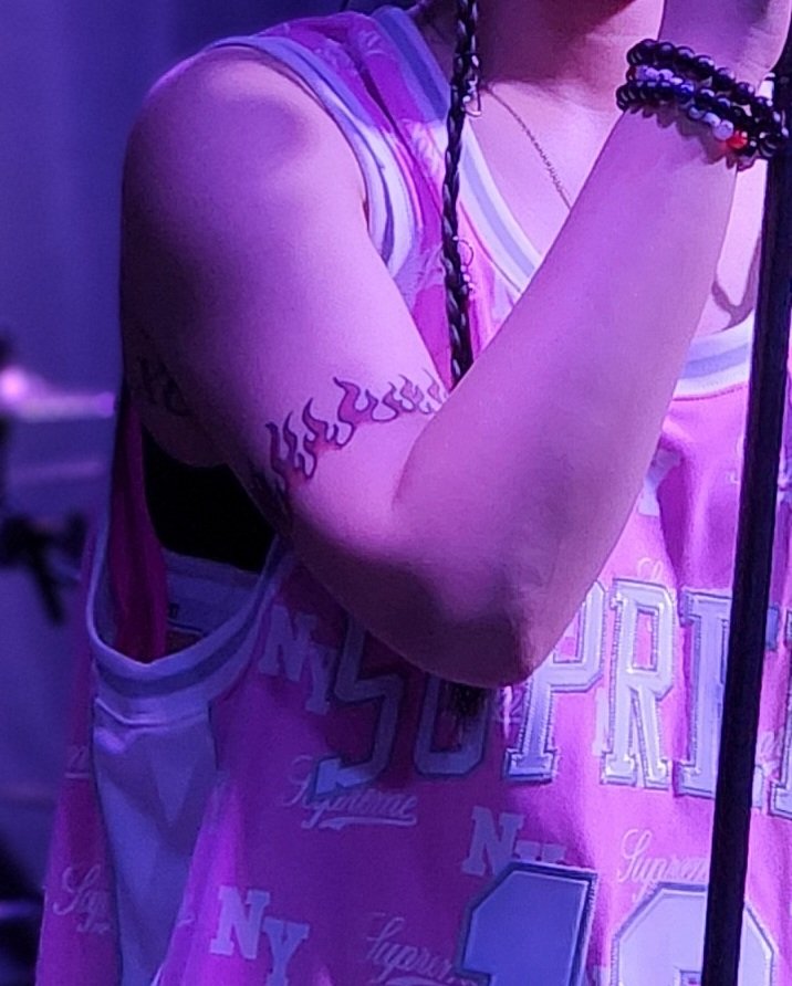 WhiskeySua's tweet photo. You can see both tattoos 🫠

#CTRK_World_Tour
#CRTKinNYC https://t.co/6ohLKVn6OY