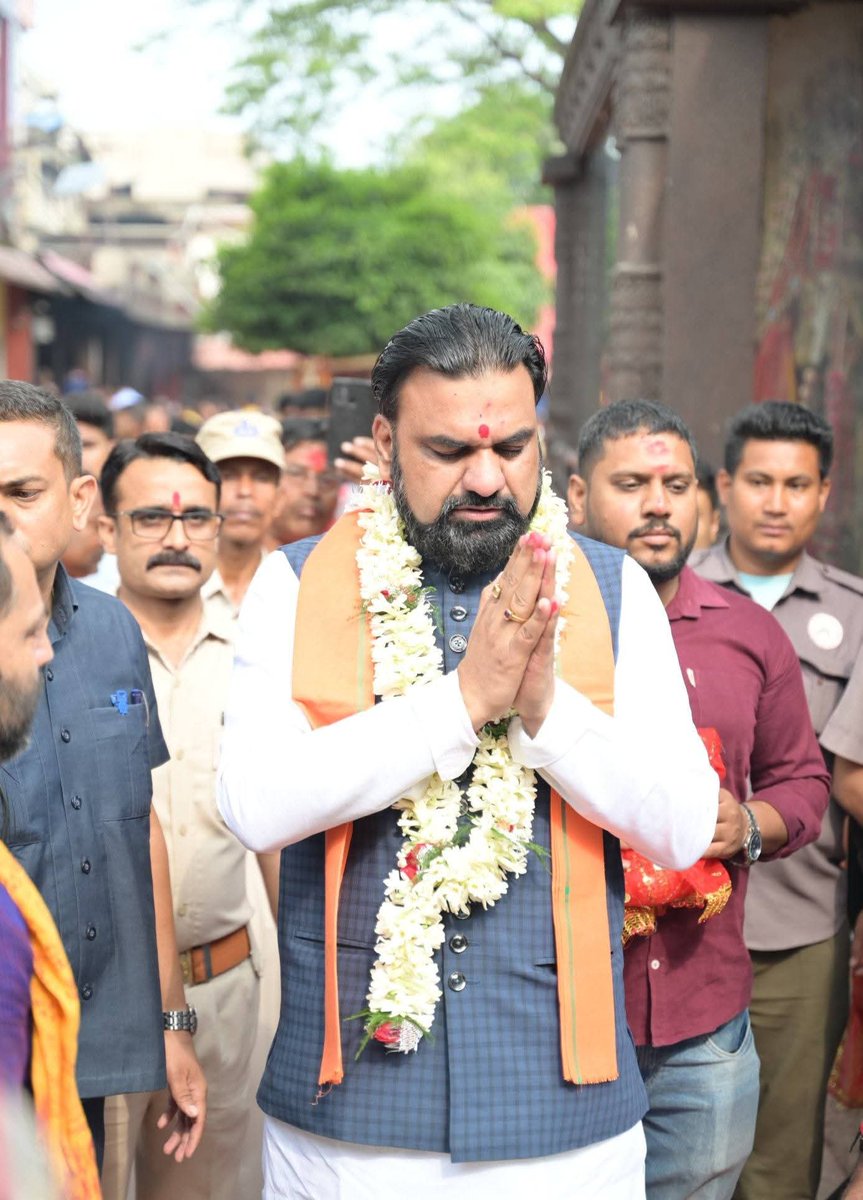 samrat4bjp's tweet photo. आज गुवाहटी, असम में नीलांचल पर्वत स्थित प्रसिद्ध शक्तिपीठ माता कामाख्या देवी के दर्शन का सौभाग्य मिला।

माँ कामख्या से सभी के कल्याण, सुख, शांति और समृद्धि की कामना की।

कामाख्ये कामसम्पन्ने कामेश्वरि हरप्रिये।
कामनां देहि मे नित्यं कामेश्वरि नमोऽस्तु ते॥

जय माँ कामाख्या🙏🚩📿

#KamakhyaTemple #Guwahati #Assam