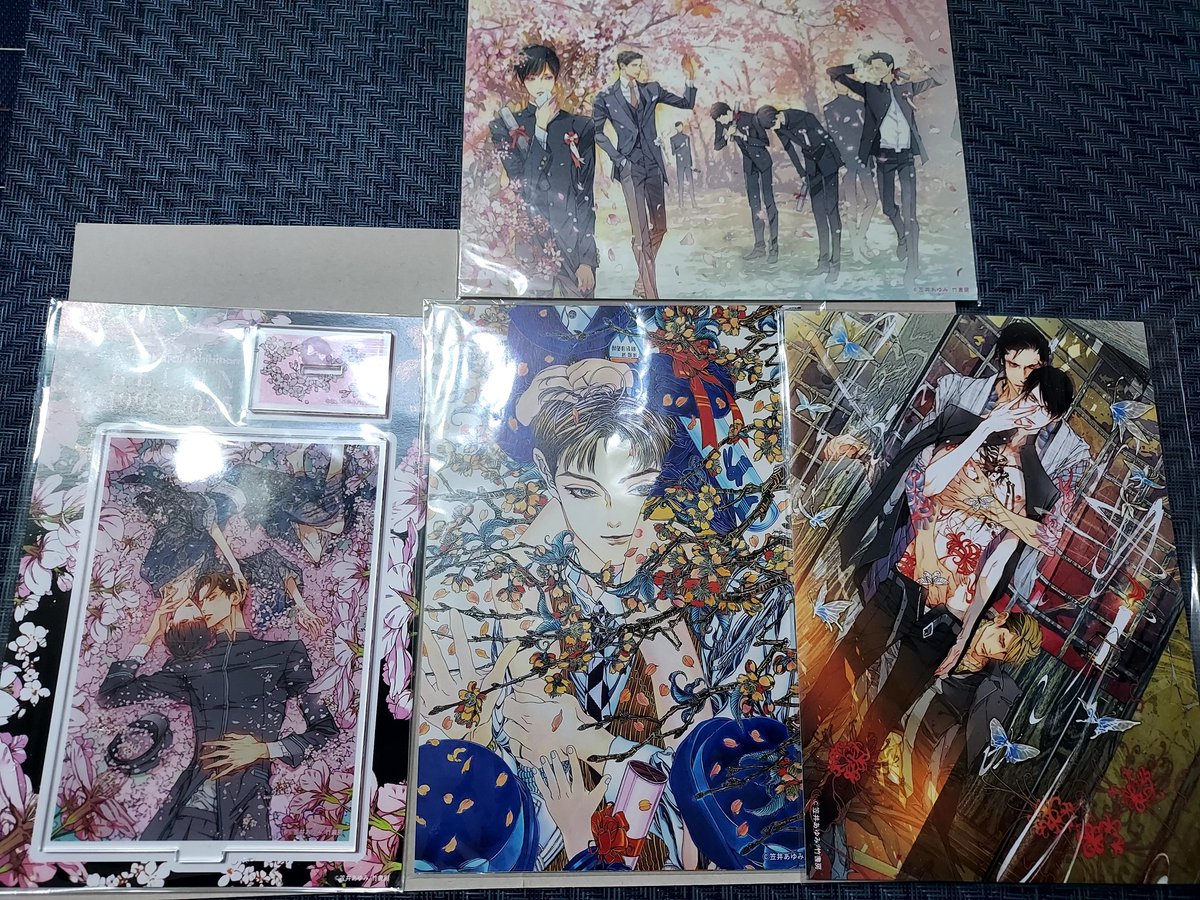 買到笠井あゆみ先生「麗人」個展的週邊！到台灣了🦀 現在等「麗人