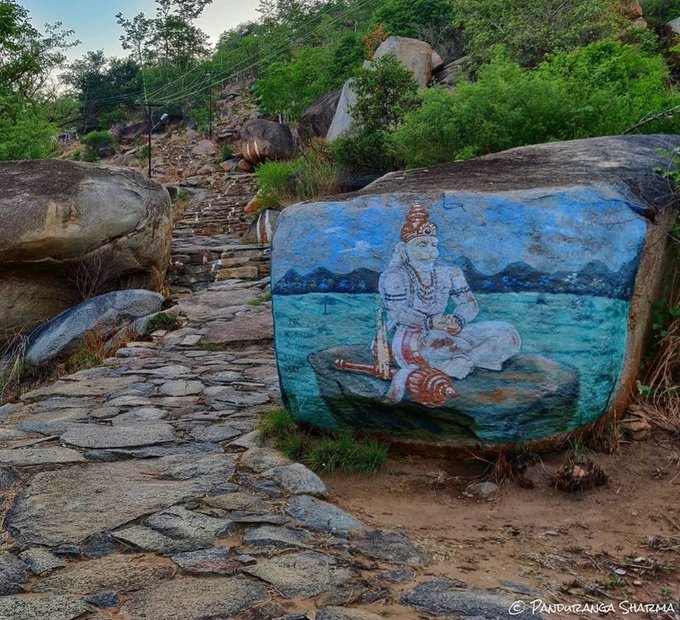 KalyanKnvs's tweet photo. "ఆ వాయుపుత్రుడి ఆశీసులు ఉంటే, రాళ్ళ దారిని కూడా ఒక వారధిలా మార్చుకోవచ్చు ".✍️
#హనుమజ్జయంతిశుభాకాంక్షలు https://t.co/8bwtZfxzOW