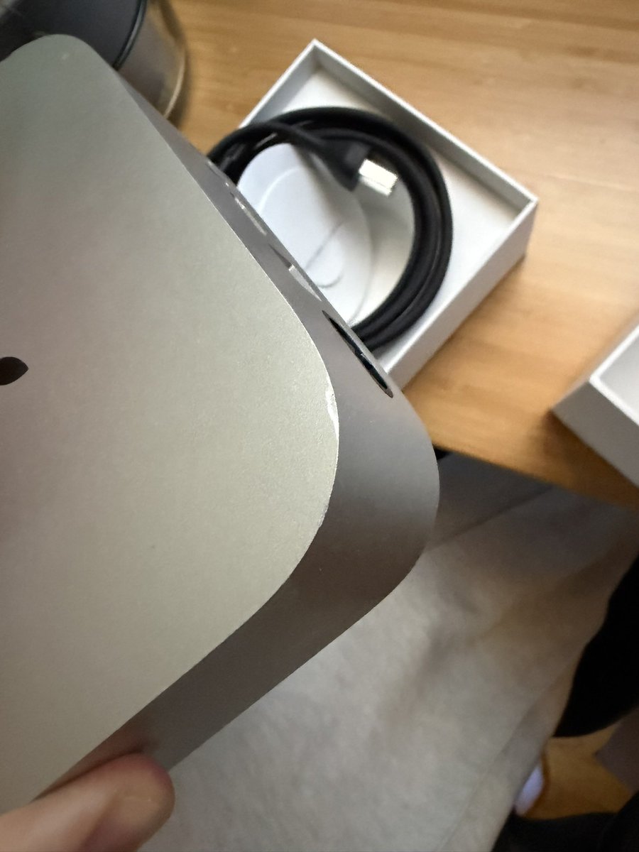 CJARhodes's tweet photo. @BestBuy I had a Mac Mini delivered open box in “Excellent” condition.

The box were poorly packed, with no protection at all. The exterior has chips all over. I feel bad returning it given the way it was packaged and abused on its way to me as no one else should rebuy this! https://t.co/HRbzudLmAd