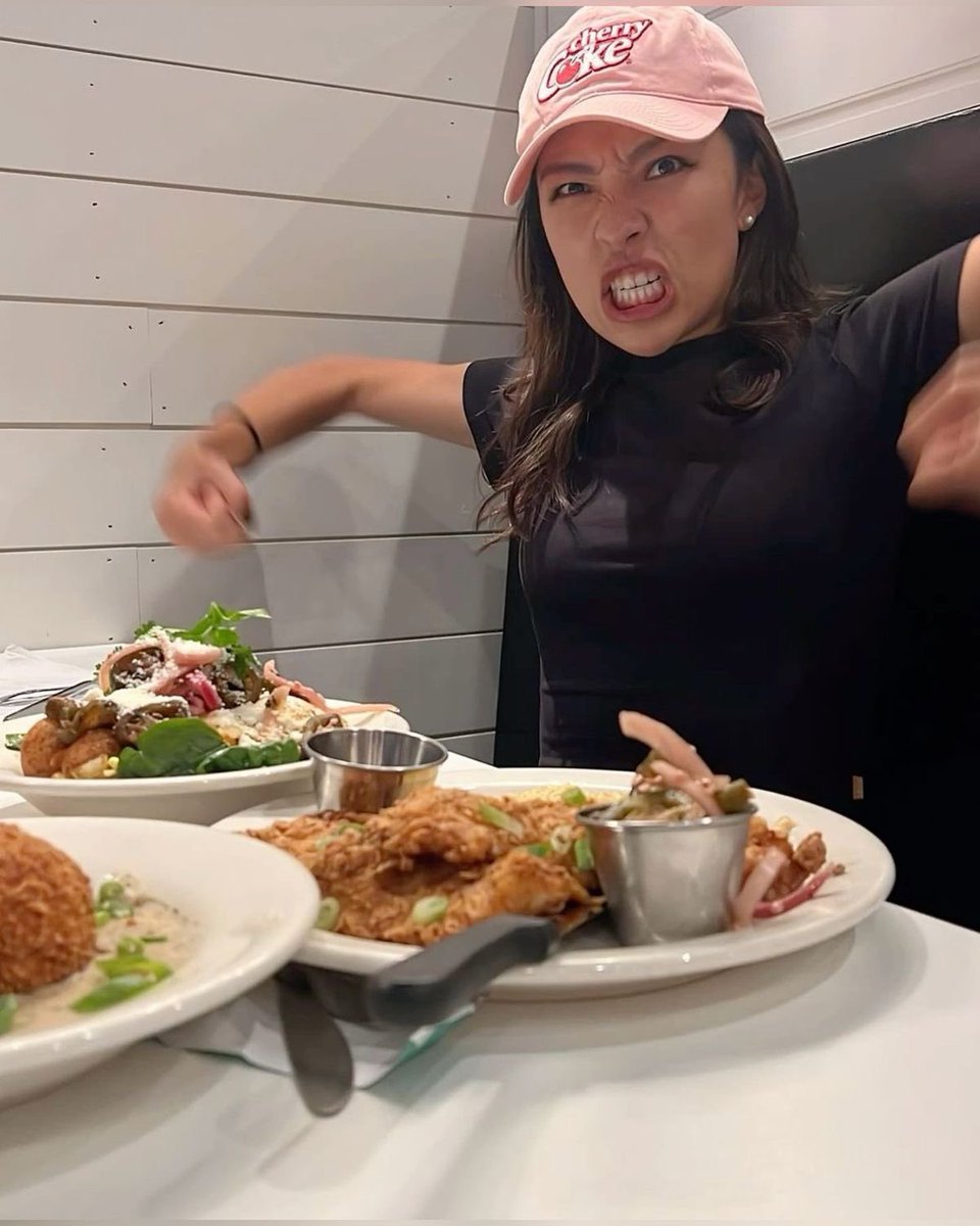 Lily tweet media