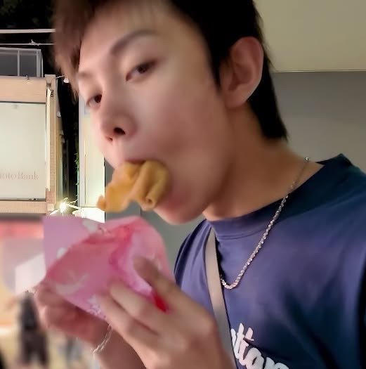 wwooryul's tweet photo. ryul.. why is he always stuffing food in his mouth 😭 https://t.co/AF47jb2Ya0