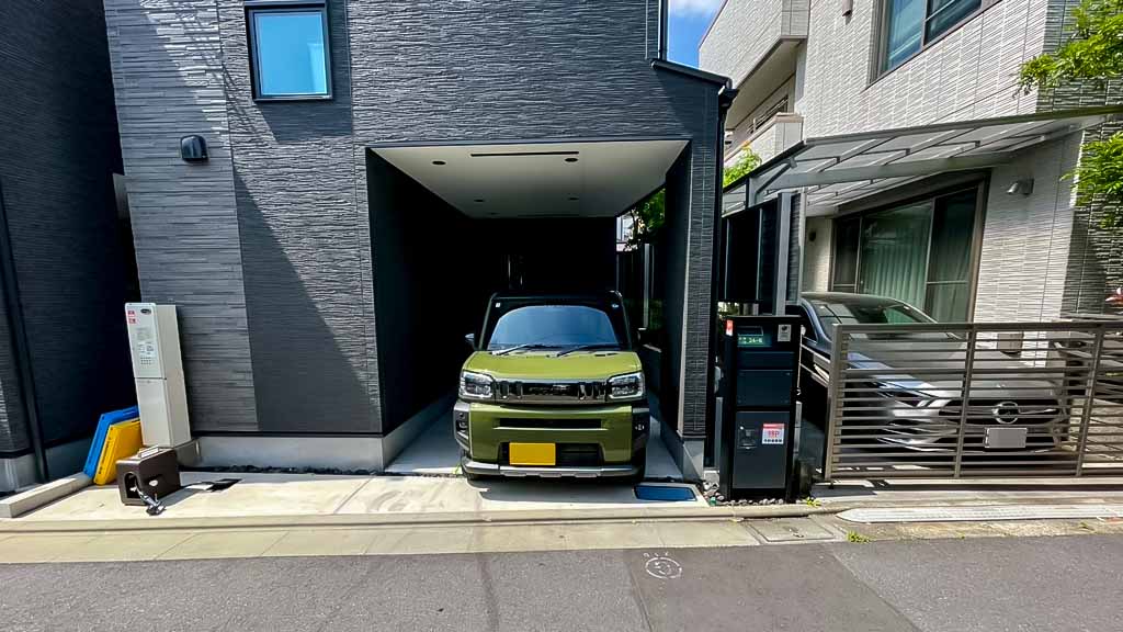 earthcar's tweet photo. 【ステーションのご案内🚗】
足立区綾瀬1丁目にステーションがあります！駅から徒歩圏内でアクセス抜群。アクティブに動けるダイハツ・タフトを、スマホ完結＆8時間1,000円〜の衝撃コスパで利用できます。
詳細👇
https://t.co/VPhZxb1WDv
#アースカー #足立区 #タフト https://t.co/0Mz1t0JsuL