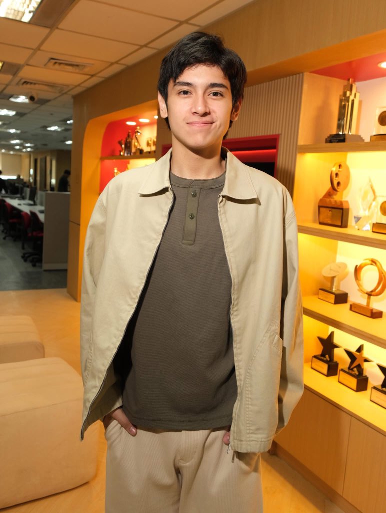 Sparkle GMA Artist Center tweet media