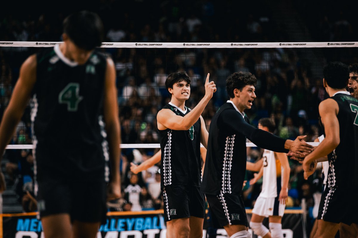 BigWestSports's tweet photo. 📸 View the full photo gallery below 🏆

🔗 https://t.co/keuQfmaRV0

#𝗢𝗻𝗹𝘆𝗧𝗵𝗲𝗕𝗼𝗹𝗱 x #NCAAMVB x #WESTmade x #BestInTheWest https://t.co/7R03tBqUnN
