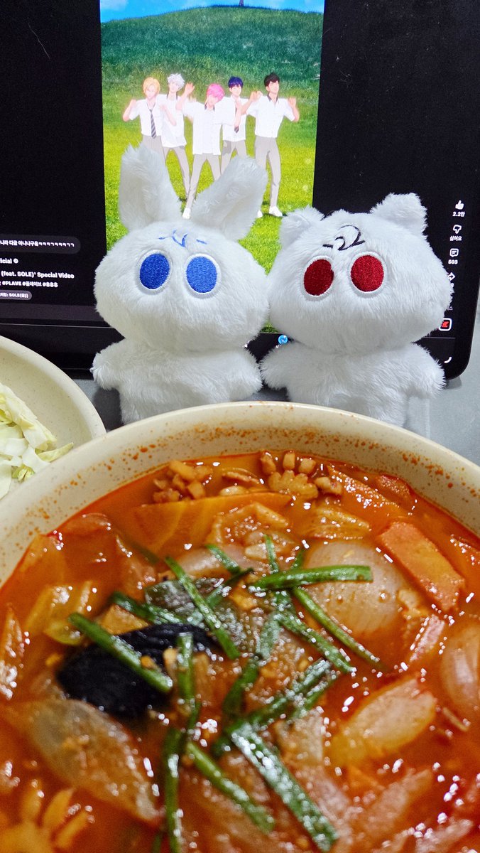 monello_my's tweet photo. 맛점하세요💙❤️

#베니예준 #레디은호 https://t.co/TuqwOhiXzF