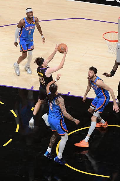 LakersMX's tweet photo. MITAD 

#Lakers 45 #Thunder 49

Austin Reaves 15 pts 3 reb 2 asis

LeBron James 10 pts 5 reb 1 asis

Jaxon Hayes 10 pts 4 rebs

Rui Hachimura 6 pts 3 rebs 2 asis

DeAndre Ayton 4 pts 2 reb

Marcus Smart 2 pts 2 reb

#SomosLakersMX 💛💜 https://t.co/A8rJaRir8p