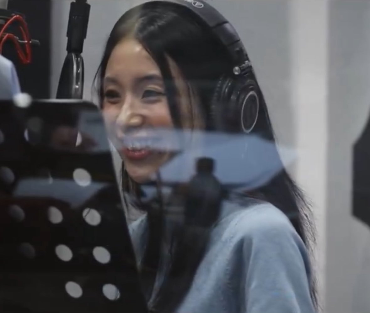 hourly chaeyoung 🫧 tweet media