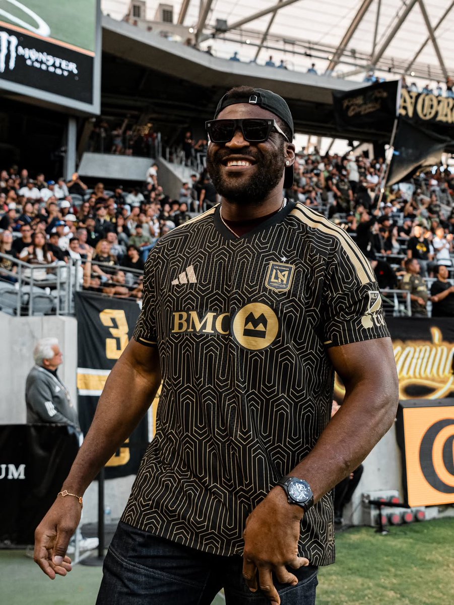 AllezLesLions's tweet photo. 📸 Francis Ngannou x Los Angeles FC 😎🥊🇨🇲 https://t.co/IP0r2DSaci