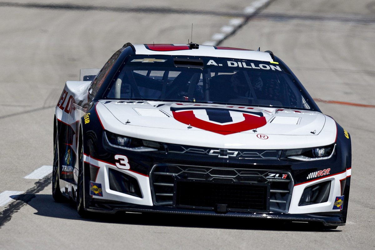 Fluggswashere's tweet photo. I honestly absolutely love this car @austindillon3 ran in 2022, I wish we'd have seen more of it. in the 3 races Dillon finished 3rd, 11th, &amp; 17th. 

#NASCAR #RandomNASCARRides #AustinDillon #RCR #RichardChildressRacing #TrueVelocity https://t.co/AoziU0wnWR