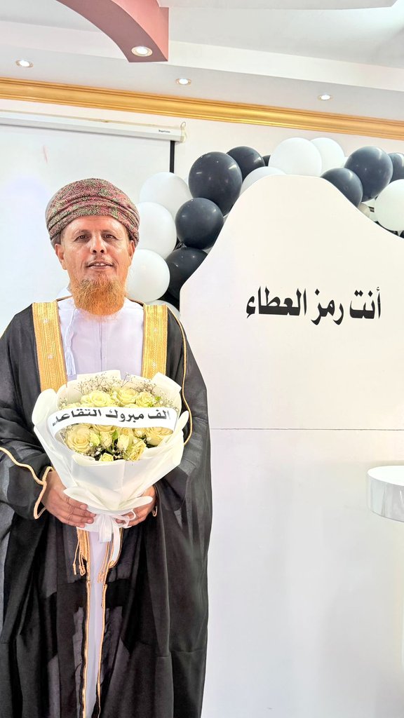 EduGovSsq5207's tweet photo. في لحظة وفاء وعرفان، نظّمت المدرسة حفل تكريم للأستاذ جمعه الجمري بمناسبة تقاعده، تقديرًا لمسيرة حافلة بالعطاء والإخلاص، ترك خلالها أثرًا طيبًا وبصمة لا تُنسى في نفوس طلابه وزملائه، مع أطيب الأمنيات له بحياة مليئة بالصحة والسعادة.

#تعليمية_جنوب_الشرقية
#تعليم_مستدام https://t.co/iJXqMxko6p