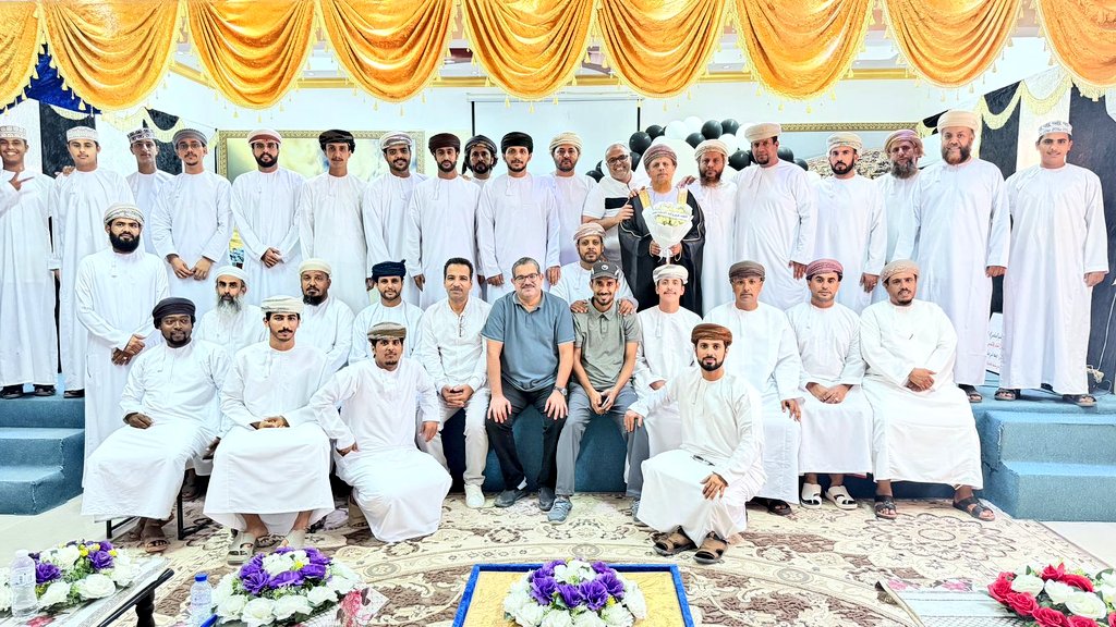 EduGovSsq5207's tweet photo. في لحظة وفاء وعرفان، نظّمت المدرسة حفل تكريم للأستاذ جمعه الجمري بمناسبة تقاعده، تقديرًا لمسيرة حافلة بالعطاء والإخلاص، ترك خلالها أثرًا طيبًا وبصمة لا تُنسى في نفوس طلابه وزملائه، مع أطيب الأمنيات له بحياة مليئة بالصحة والسعادة.

#تعليمية_جنوب_الشرقية
#تعليم_مستدام https://t.co/iJXqMxko6p