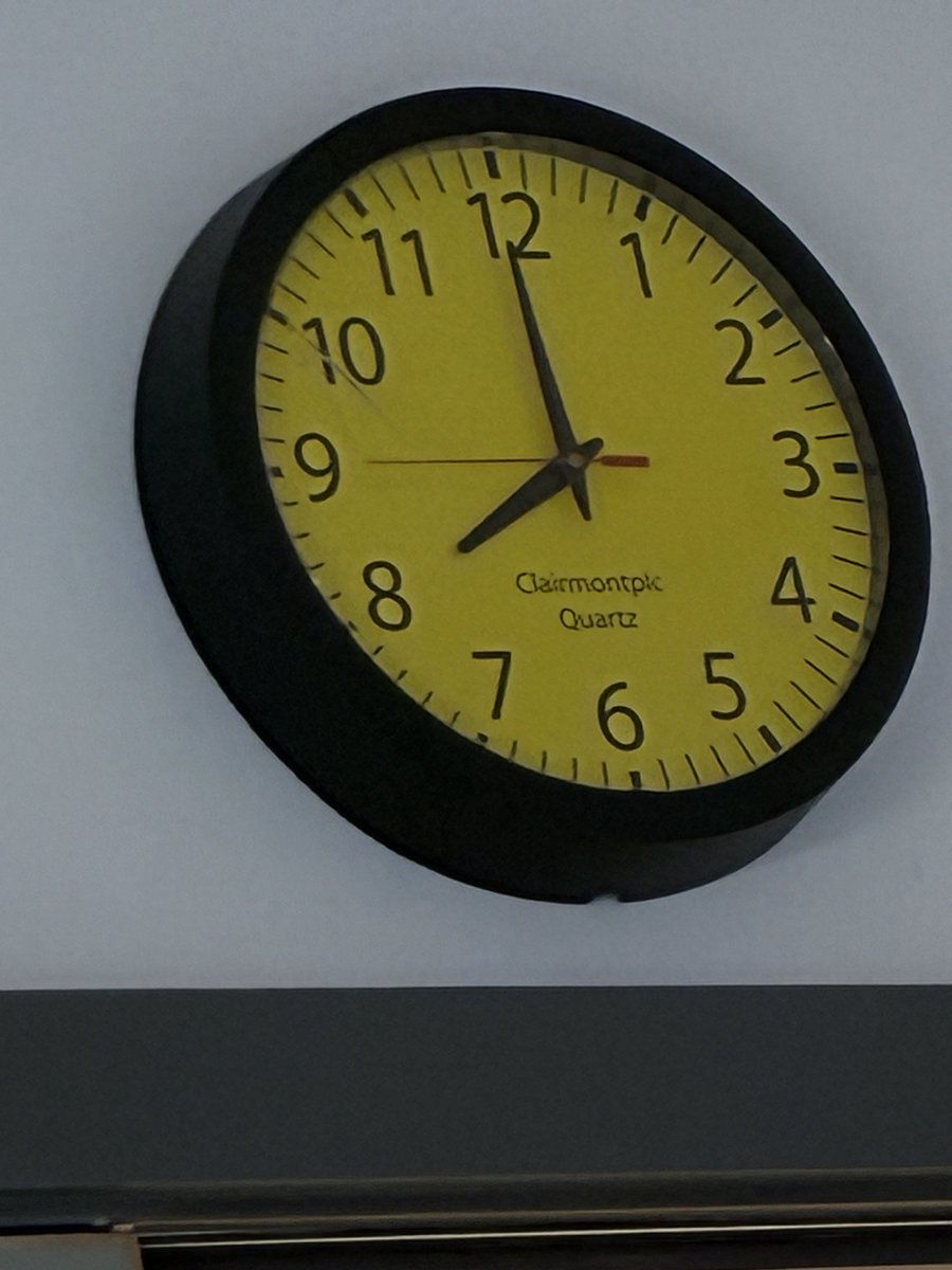 KFeeOD's tweet photo. Institutional clock in hospital. Reminds me of 1960s primary schools and railway station waiting rooms. Time standing still? https://t.co/PbutTtLS9o