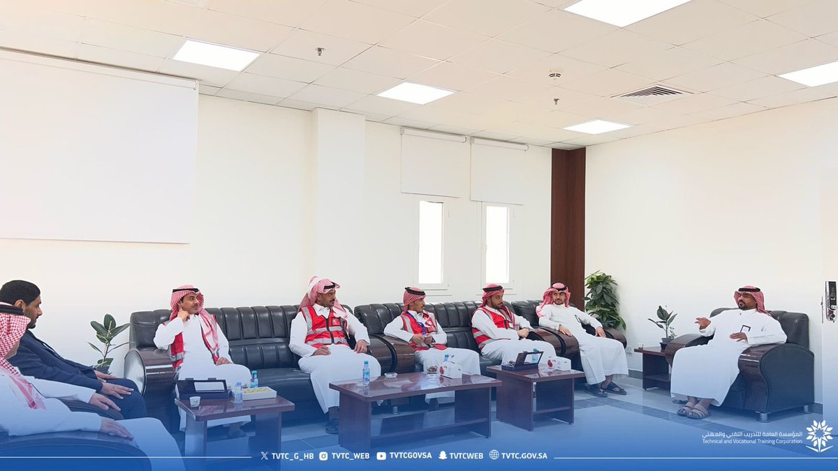 الكلية التقنية بحفر الباطن tweet media