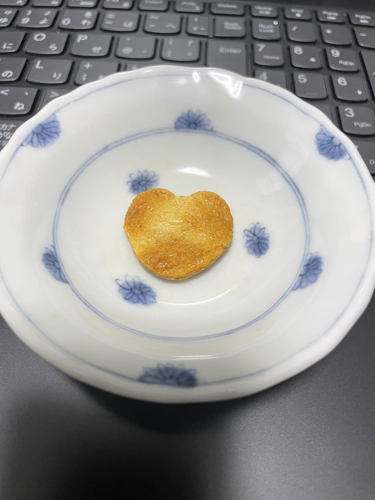 はち tweet media