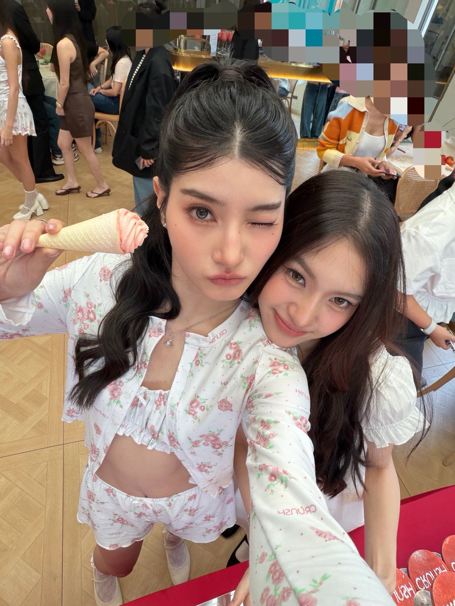 ขอขอบคุณทางแบรนด์ CRUNSH มากๆเลยนะคะที่ให้โอกาสเรามาเข้าร่วมงานเปิดตัว CRUNSH SUMMER 2026 ในวันนี้ 

ขอบคุณแฟนคลับนะคะที่ให้กำลังใจกับพวกเราเสมอเลย เวลาทำงานกำลังใจเต็มเปี่ยมสุดๆๆ รักมากนะคะ กลับบ้านกันดีดีนะคะ หวังว่าวันนี้ทุกจะแฮปปี้นะคะ ระวังตากฝนนะคะ เป็นห่วงน้า