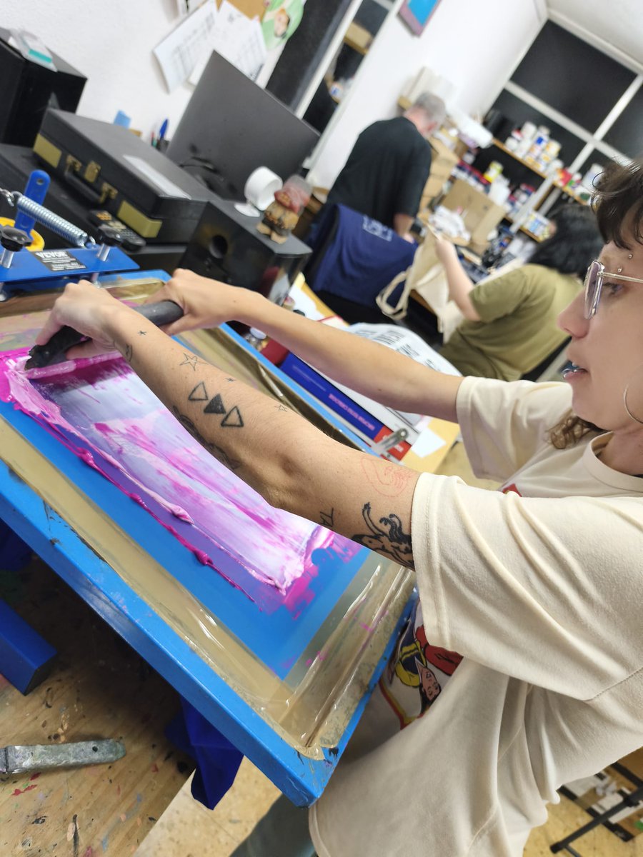 Centro14's tweet photo. El jueves pasado terminamos el curso de  INICIACIÓN A LA SERIGRAFIA. Consulta los cursos que tenemos para verano en nuestra web. https://t.co/3oSNpnQ6Q9