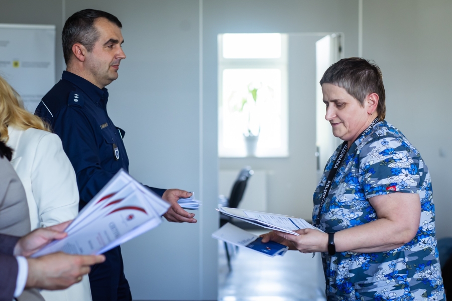 SP_Slupsk's tweet photo. Cykl szkoleń z zakresu ochrony prawnej, skierowanych do członkiń i członków Okręgowej Izby Pielęgniarek i Położnych w Słupsku zrealizował wykładowca Zakładu Służby Kryminalnej słupskiej Szkoły Policji. Inicjatywa ta to odpowiedź na rosnącą liczbę...
https://t.co/pWRRoK0Hmo https://t.co/jst8VGkSss
