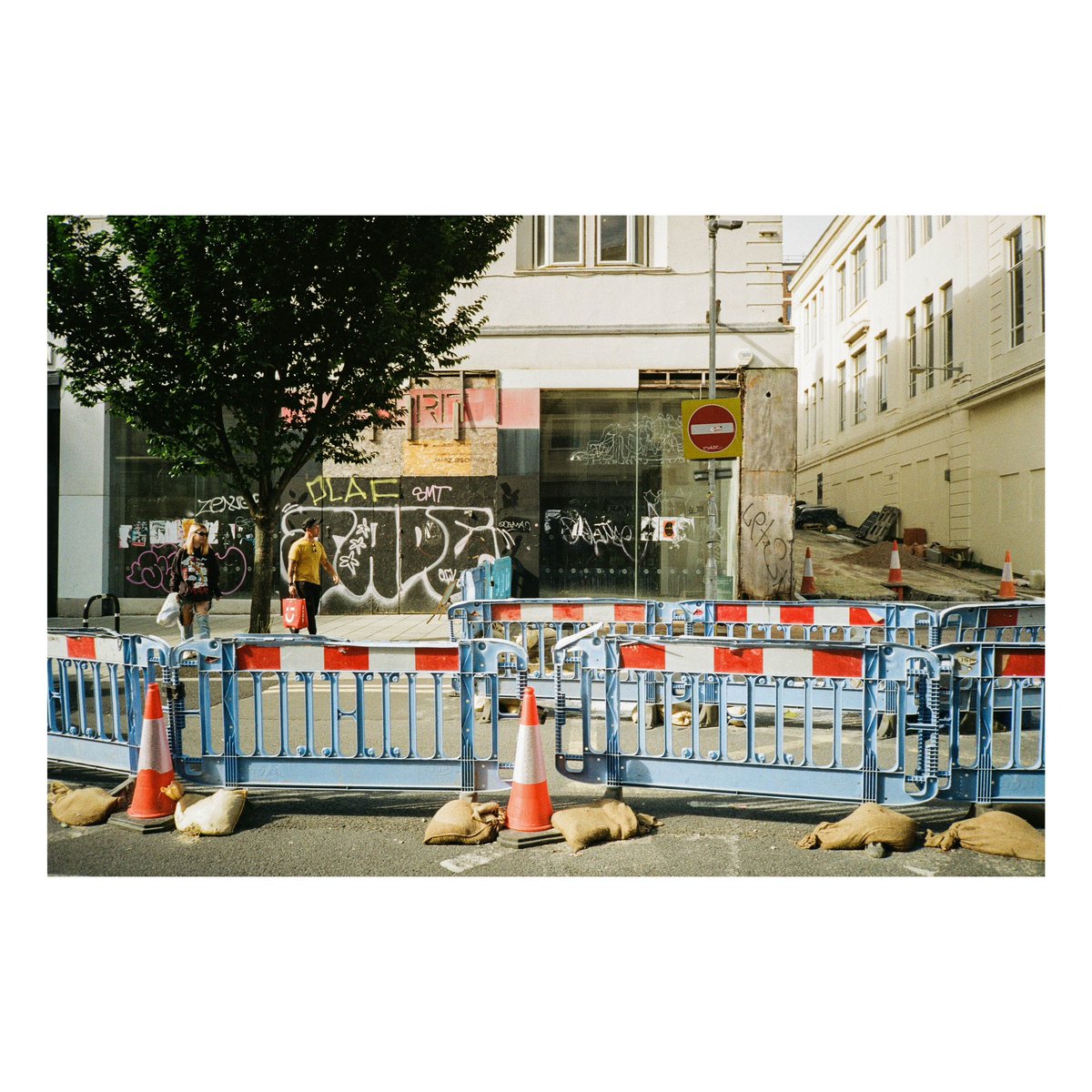 nickdemarco_'s tweet photo. Street clutter, Brighton

Camera No. 15. in my Compact 35mm Project, the super sweet Fuji DL 500-W
Kodak Gold, July 2024.

From Part 3 of my compact review:
https://t.co/vwPsxC0LHX

#filmphotography #kodakgold #fuji #compactcamera #brighton https://t.co/WS4YGPiYSe