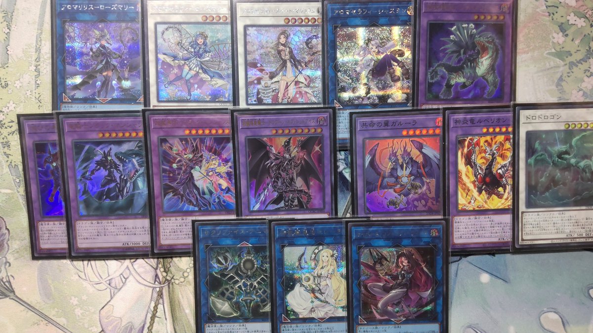 RosemaryLOVE_X7's tweet photo. #決闘者や遊戯王が好きな人がrtしてくれて未だ見ぬ決闘者や遊戯王が好きな人がそれを見てきっとフォローしてくれる
【サプライズ黒魔術師～ティマイオスの眼光が売ってないからこれで戦えばいいんだ～】
捕食初動からサプライズフュージョン→ガルーラ→リリースで星6の魔法使い族トークン→滅に変身。 https://t.co/eOKJhLqGzH
