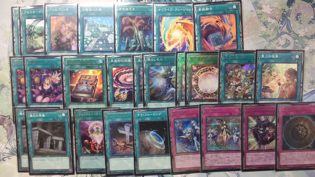 RosemaryLOVE_X7's tweet photo. #決闘者や遊戯王が好きな人がrtしてくれて未だ見ぬ決闘者や遊戯王が好きな人がそれを見てきっとフォローしてくれる
【サプライズ黒魔術師～ティマイオスの眼光が売ってないからこれで戦えばいいんだ～】
捕食初動からサプライズフュージョン→ガルーラ→リリースで星6の魔法使い族トークン→滅に変身。 https://t.co/eOKJhLqGzH