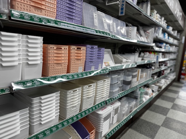 kenmart2020's tweet photo. ＜ホームセンターケンマートB館＞便利そうな商品と出会いませんか？ホームセンターケンマートB館１Fに100円コーナーがございます。是非お立ち寄りくださいませ！
#ホームセンターケンマート #ケンマート #大田区 #馬込 https://t.co/tiIpTB3q2Q