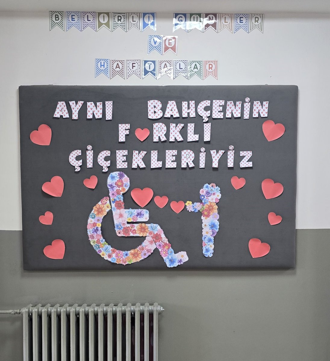 Balolukoo04's tweet photo. 10-16 Mayıs Engelliler Haftası dolayısıyla okulumuzda/kurumumuzda farkındalık panomuzu hazırladık. Unutmayalım ki; engel bedende değil, empati kuramayan zihinlerdedir. Engelsiz bir dünya, sevgi ve dayanışma ile mümkün.
​#EngellilerHaftası #FarkındaOl #EngelsizYaşam #Empati https://t.co/oX4e41cFyL