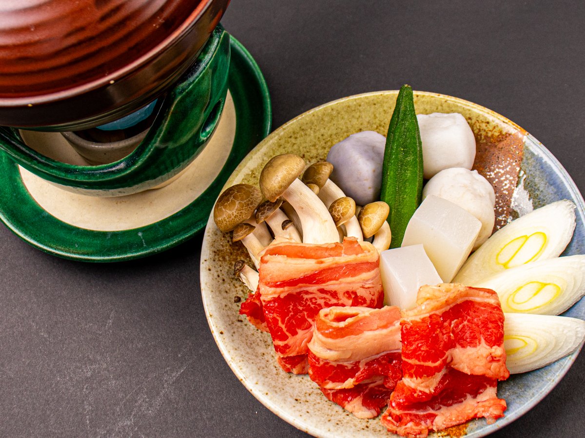 Forest_Resort25's tweet photo. #あこや会館 の初夏ご夕食基本献立のご紹介です🍚🥢
山形の＼#ソウルフード／の #芋煮 や、豚肩ロースのスパイス焼きをご用意♪
#山形県産の「#はえぬき」の白米が進みます♪
5月もまだまだ空室があります。
6月は待望の #さくらんぼ狩り シーズン🍒
この機会に是非、あこや会館を拠点に山形観光へ♪ https://t.co/YUjCk7dSNV