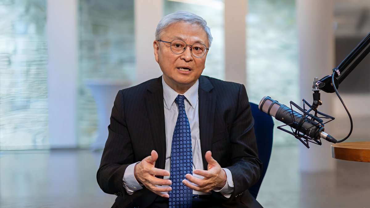 thomasdggeddes's tweet photo. 1/ Yan Xuetong, #China’s most prominent IR scholar, has a new book out: Inflection of History.

In many ways, it is underwhelming: cautious forecasts, muted prescriptions, and language close to familiar official formulations.

2/ But that is also what makes it revealing. 🧵🧵 https://t.co/KfQNgyn8L4