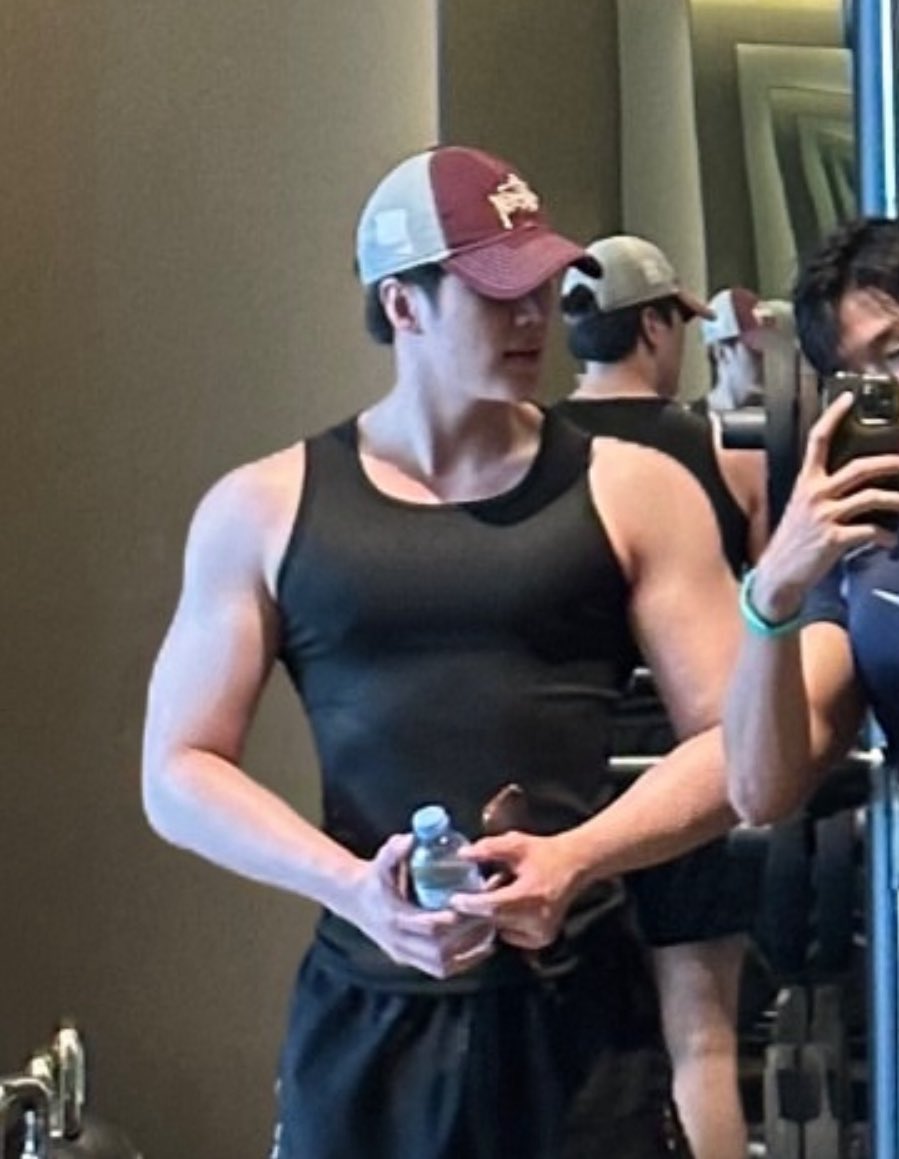 เอาเถอะๆ นี่มันพี่สาริน 300% นี่นาาาาาาาา โคตรหล่อโคตรอันตรายกับใจ💪🏻✨
#innsarin