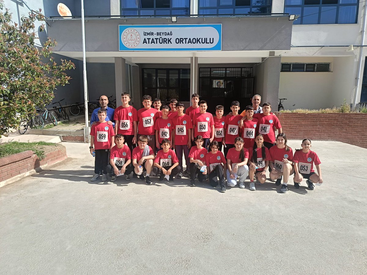beydag_mem's tweet photo. 19 Mayıs Atatürk’ü Anma, Gençlik ve Spor Bayramı etkinlikleri kapsamında düzenlenen “Atatürk ve Gençlik Koşusu”, öğrencilerimizin yoğun katılımı ve büyük coşkusuyla gerçekleştirildi. 🇹🇷🏃‍♂️🏃‍♀️
@tcmeb @izmir_ilmem @BeydagKymligi @bgengoru_12 https://t.co/ASAWFwIjLH