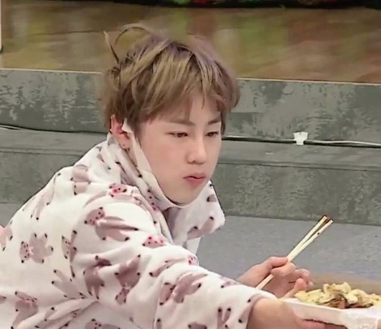 우니초밥 tweet media