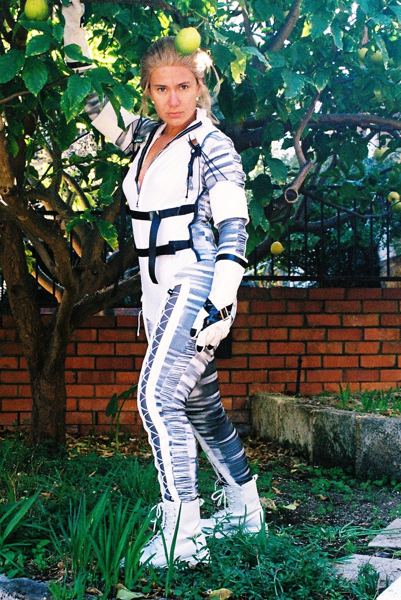 MetalGirlPod's tweet photo. The Snake Eater finale is coming, sorry for the long delay. I plan on making it a video episode instead of audio, and here I will debut my PS2 style Boss costume. The script was completed ages ago, I'm about a quarter of the way into writing the Peacewalker/Portable Ops scripts. https://t.co/LCu73gZVg4
