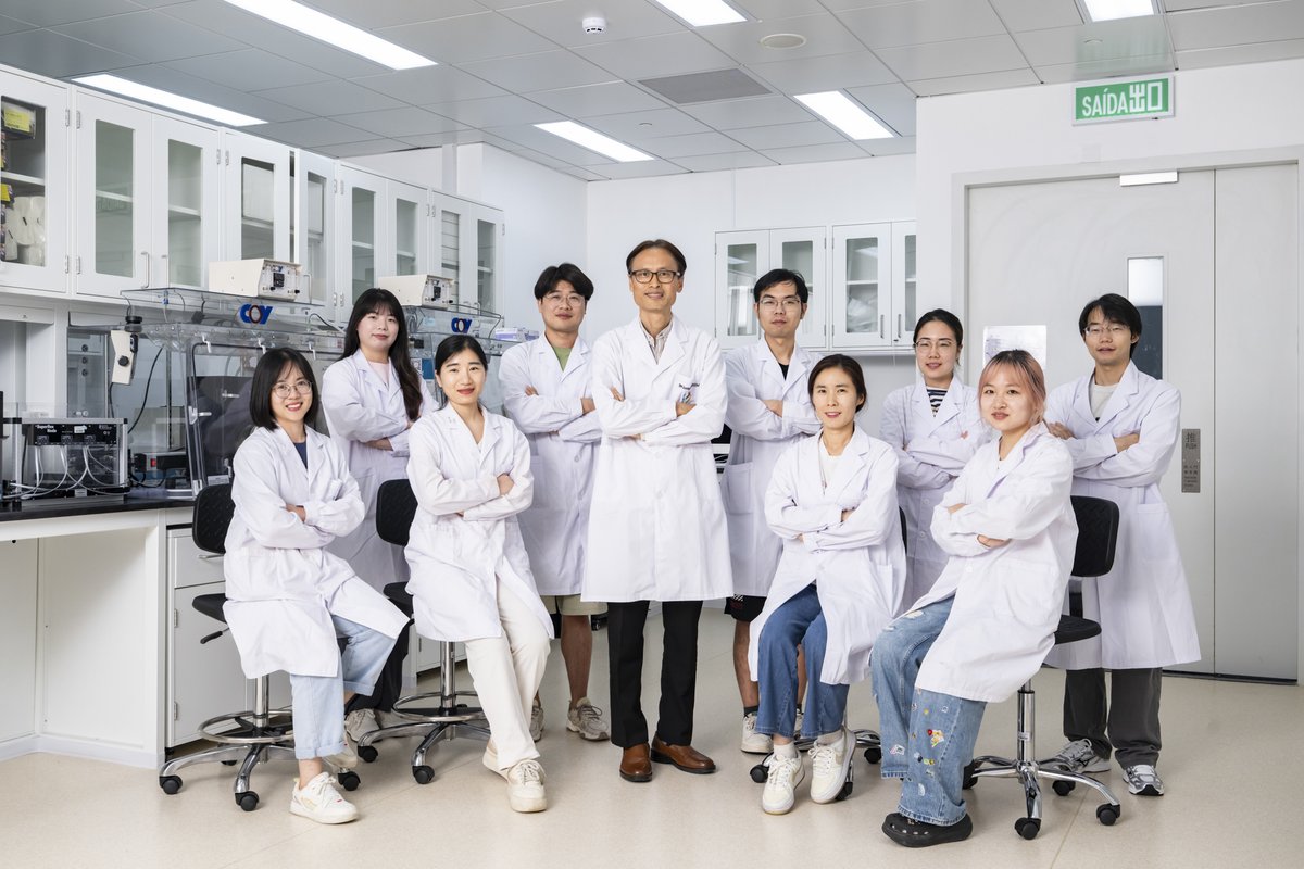 OfMacau's tweet photo. A research team led by Joong Sup SHIM, Associate Professor in UM FHS, in collaboration with researchers from Mainland China, has discovered an unrecognised therapeutic vulnerability in VHL‑deficient RCC, the most common form of kidney cancer. https://t.co/AVY38cF6Qk https://t.co/Vql6PvPhN2