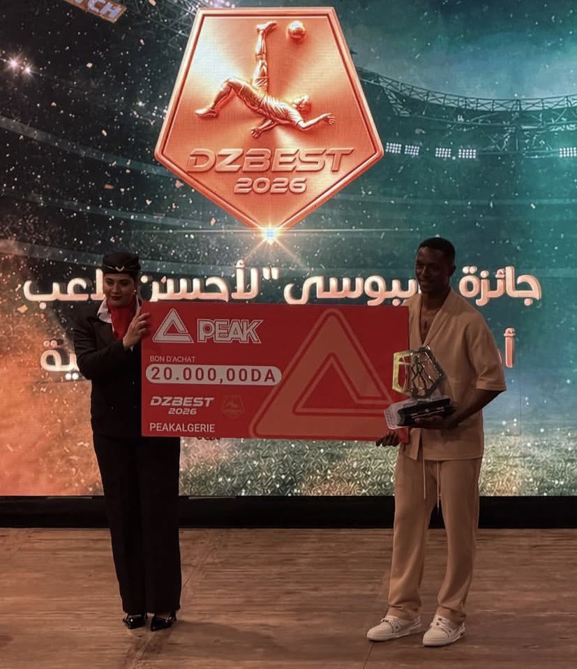 LEquipe237's tweet photo. 🟢 Le défenseur camerounais Che Malone Fondoh a été sacré meilleur joueur étranger en Algérie lors des DZ Best Awards. 🏆🇨🇲 #lequipe237

Il a reçu une récompense de 20 000 000 dinars algériens, soit environ quatre-vingt-dix millions de francs CFA. 💰🇨🇲

Une distinction majeure qui récompense une saison remarquable en championnat algérien. 🔥