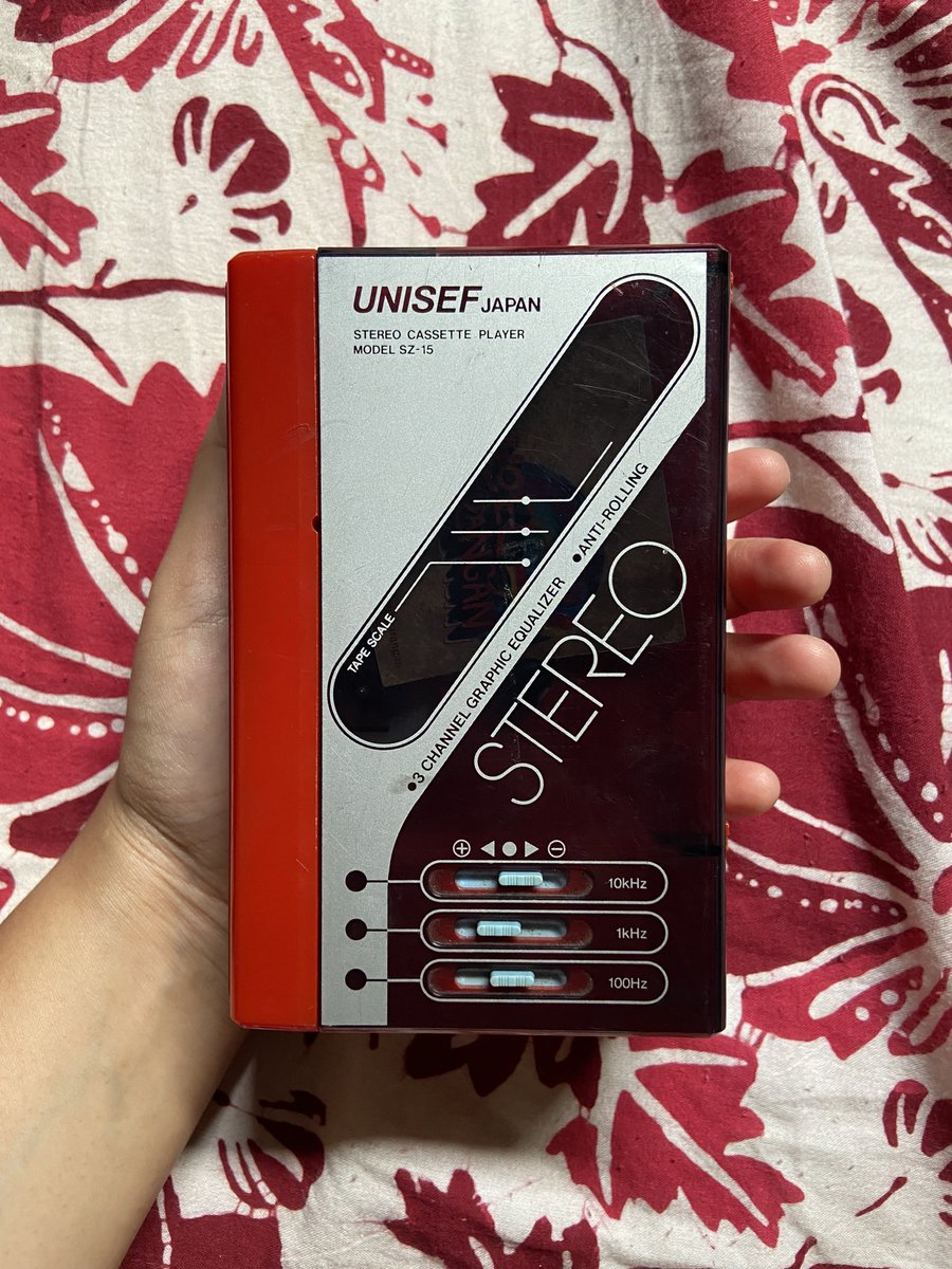 AnainMono's tweet photo. Asik punya walkman unisef sz 15 https://t.co/SYkiSNMjtF