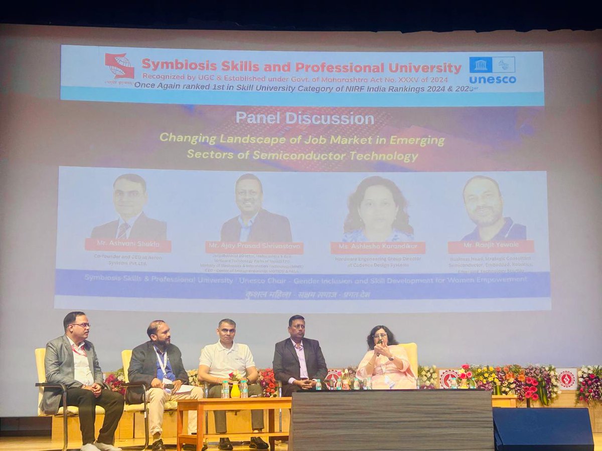 STPIPune's tweet photo. Shri Ajay P. Shrivastava, Director, STPI-Pune participated as a panelist in the discussion on “Changing Landscape of Job Market in Emerging Sectors of Semiconductor Technology” held at Symbiosis Skills and Professional University, Pune. 

#STPIINDIA 
@stpiindia @arvindtw https://t.co/vVQP4VwTCl