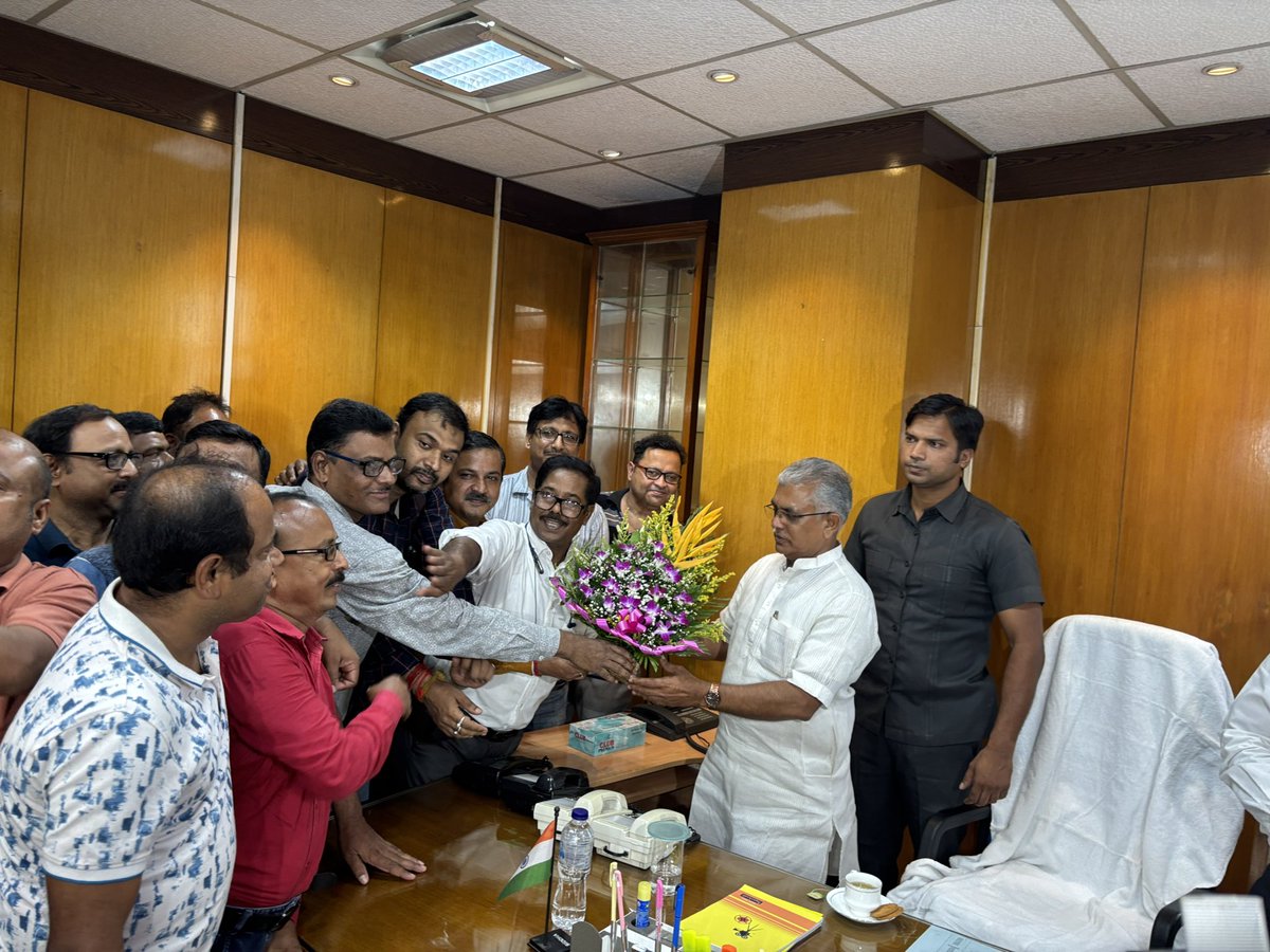 Dilip Ghosh (Modi Ka Parivar) tweet media