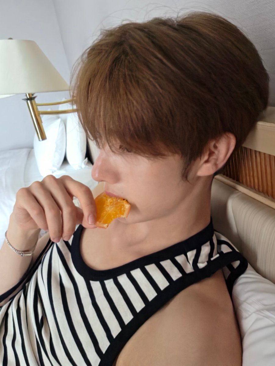 chyunii33's tweet photo. 또단거입에물고 https://t.co/mvQkU4p6Ul
