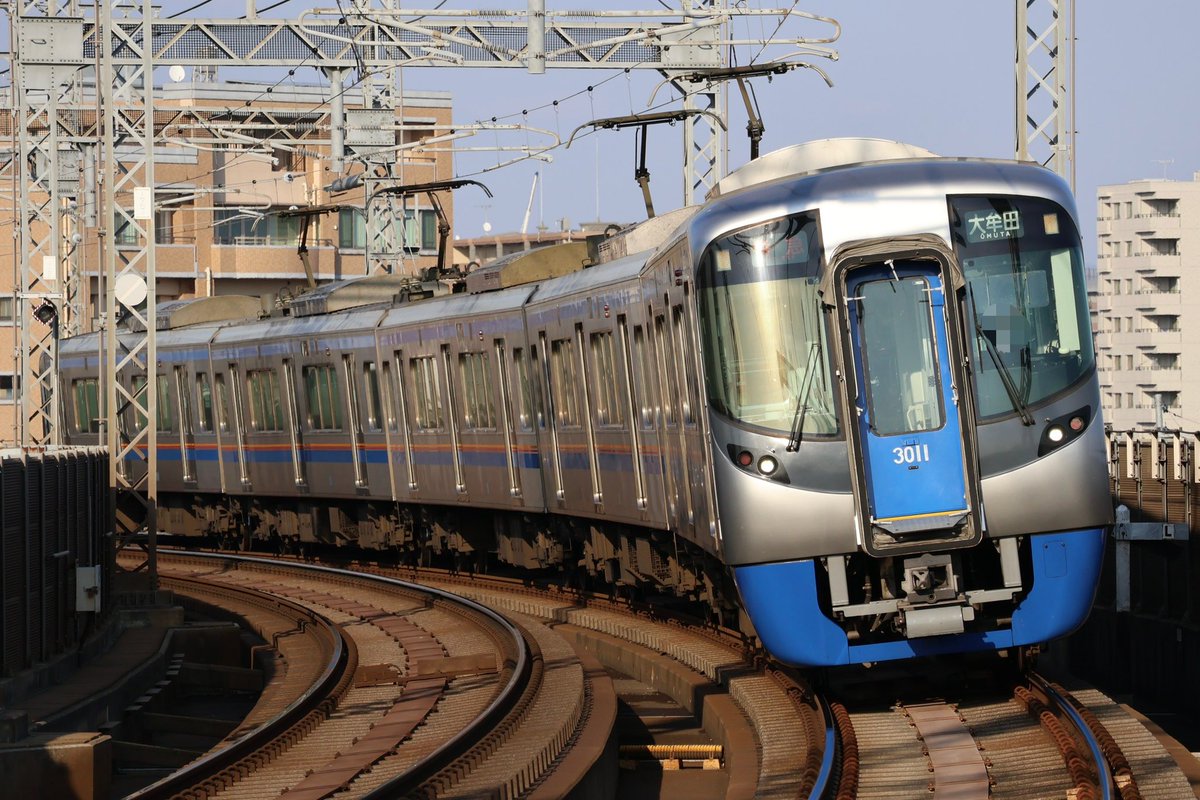 mv6vj's tweet photo. 2026 3/11
特急運用に就く3011F 
聖マリア病院前駅にて https://t.co/U9jPBaflv6