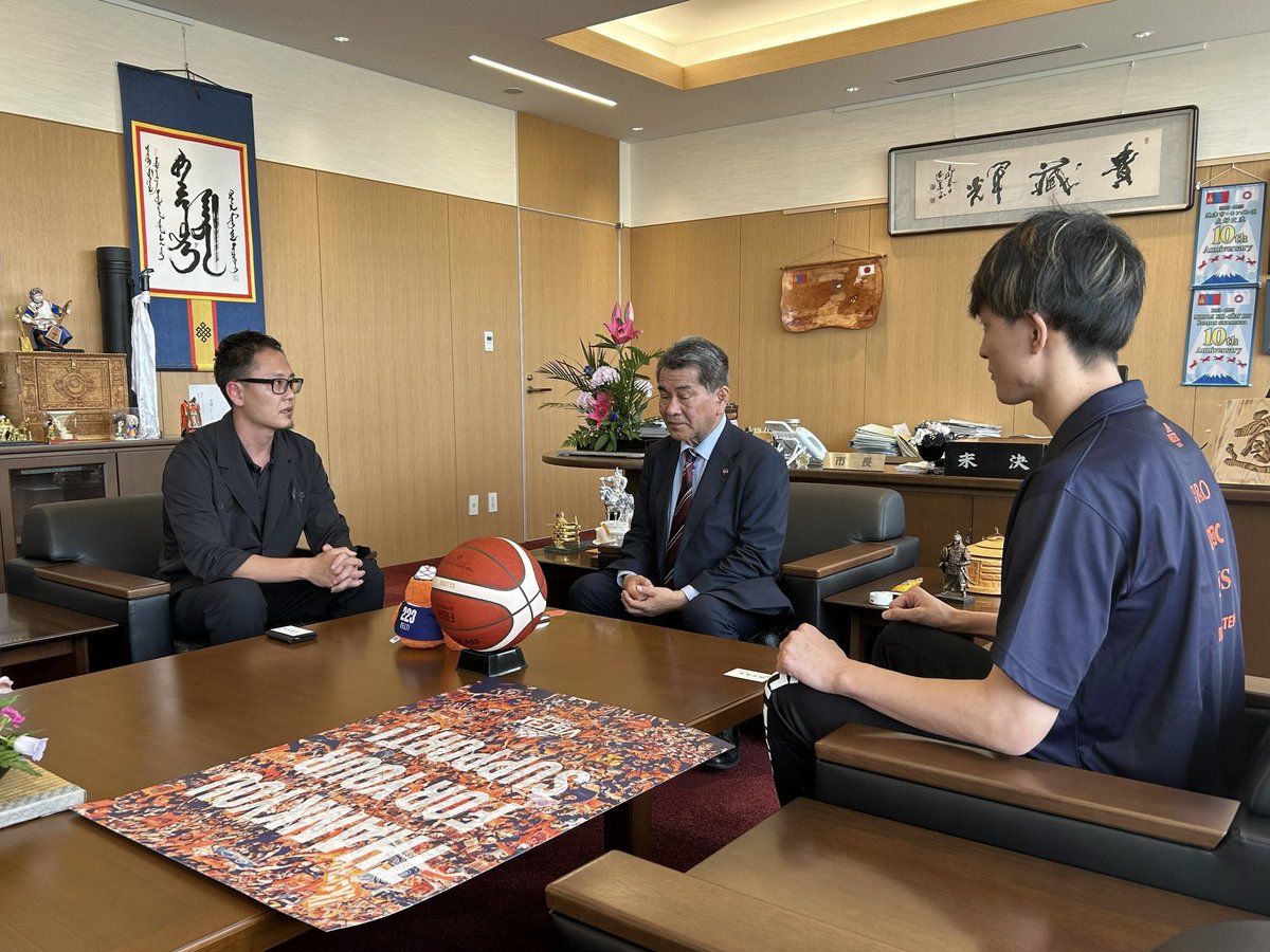 2025-26シーズン終了報告のため #増田啓介 選手が中野弘道 焼津市長を