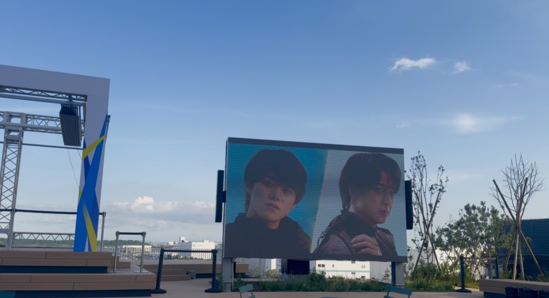 ラテ tweet media