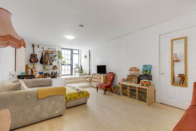 LookProperty's tweet photo. FOR SALE 🏡

Morning Lane, Hackney, E9 📍

£375,000 💷

- Ideal first-time purchase
- Stamp duty for FTB at asking price just £3,750
- Factory flat conversion
- Generous living room
- Separate kitchen
- Great transport links

https://t.co/ymddjdJeig https://t.co/QQoOv4Bg5N