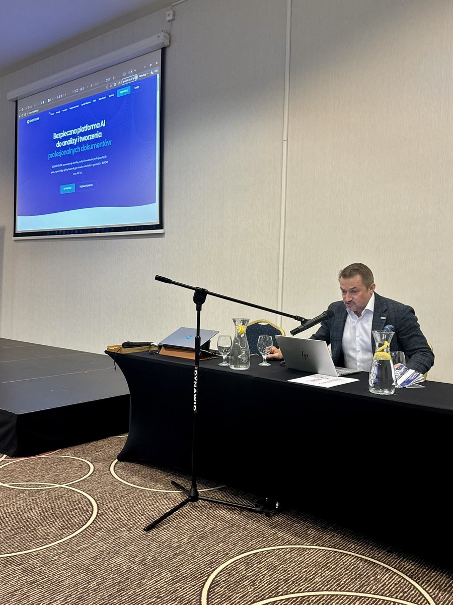 LOGiTFLOW's tweet photo. Przynajmniej 46% urzędników korzysta z #AI w pracy – często poza kontrolą przełożonych. Dziś na II #KonferencjaSamorządowa pokazaliśmy @LOGiTFLOW 🌀 w akcji: od wielu plików do decyzji z opinią prawną w bezpiecznym środowisku w kilka minut. Przetestuj ↙️
https://t.co/K0bkZnG7nM https://t.co/6g42rLUXN2