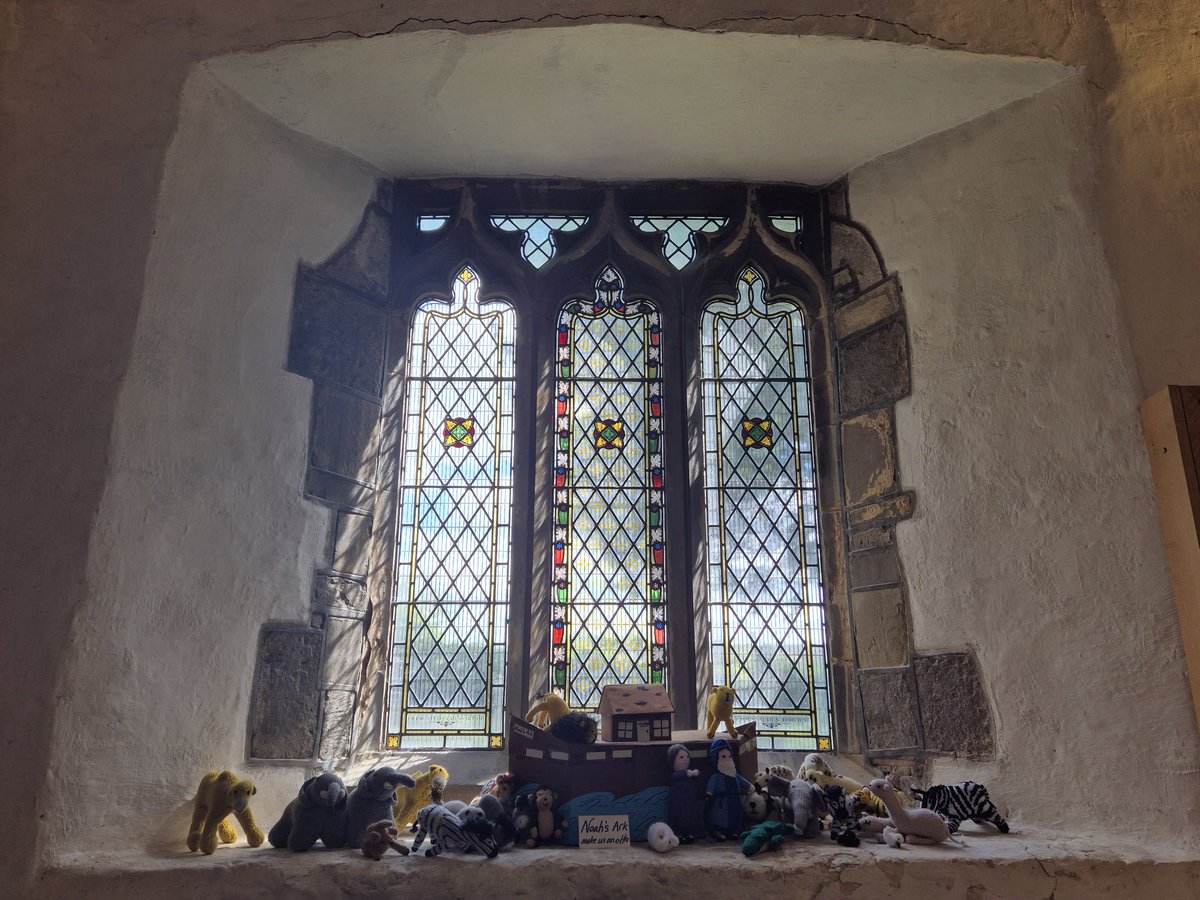 AlabasterMiss's tweet photo. Beautiful light on #TraceryTuesday from last weekends' @ChurchesFest. Weekend 2 starts Saturday with a fresh batch of #Lincolnshire churches. https://t.co/EqpcJFRDRI