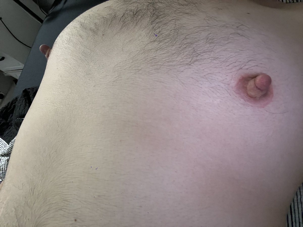 jun13622's tweet photo. 就这样吸奶头🥵好想被玩
#Nipple #奶头 #乳敏 https://t.co/MxLfhV7rn1