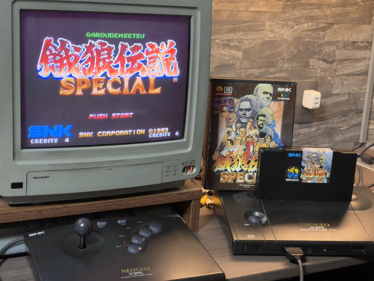 SHOKEN4's tweet photo. ネオジオROMコンプリートへの道
今年8本目は「餓狼伝説スペシャル」
ネオジオ全盛期のソフトで最近高騰化してきたやつです。
美品が欲しかったのですが並品になっちゃいました。
ただし説明書（写真3枚目の→）がエラー印刷になってる微レアものです。
NEOGEO総数（105/117） https://t.co/TAMzx67XFW